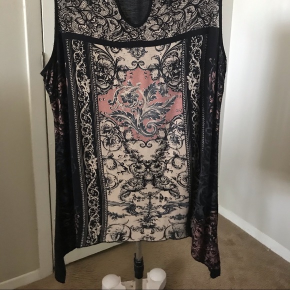 Top - Picture 2 of 3